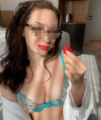 Огонь и лёд в одном флаконе - со мной тебе не будет скучно! Готова исполнить все твои желания и фантазии. Жду звонка по номеру из объявления! 3107, 35 лет